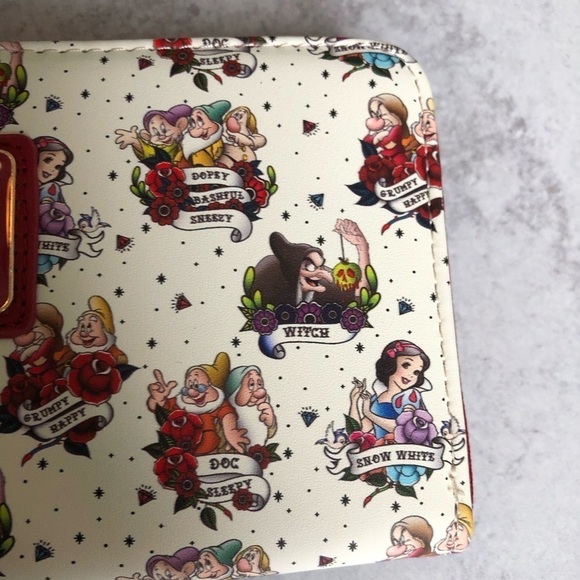 Loungefly Disney Snow White Tattoo Zip Around Wallet NWT - Picture 12 of 14